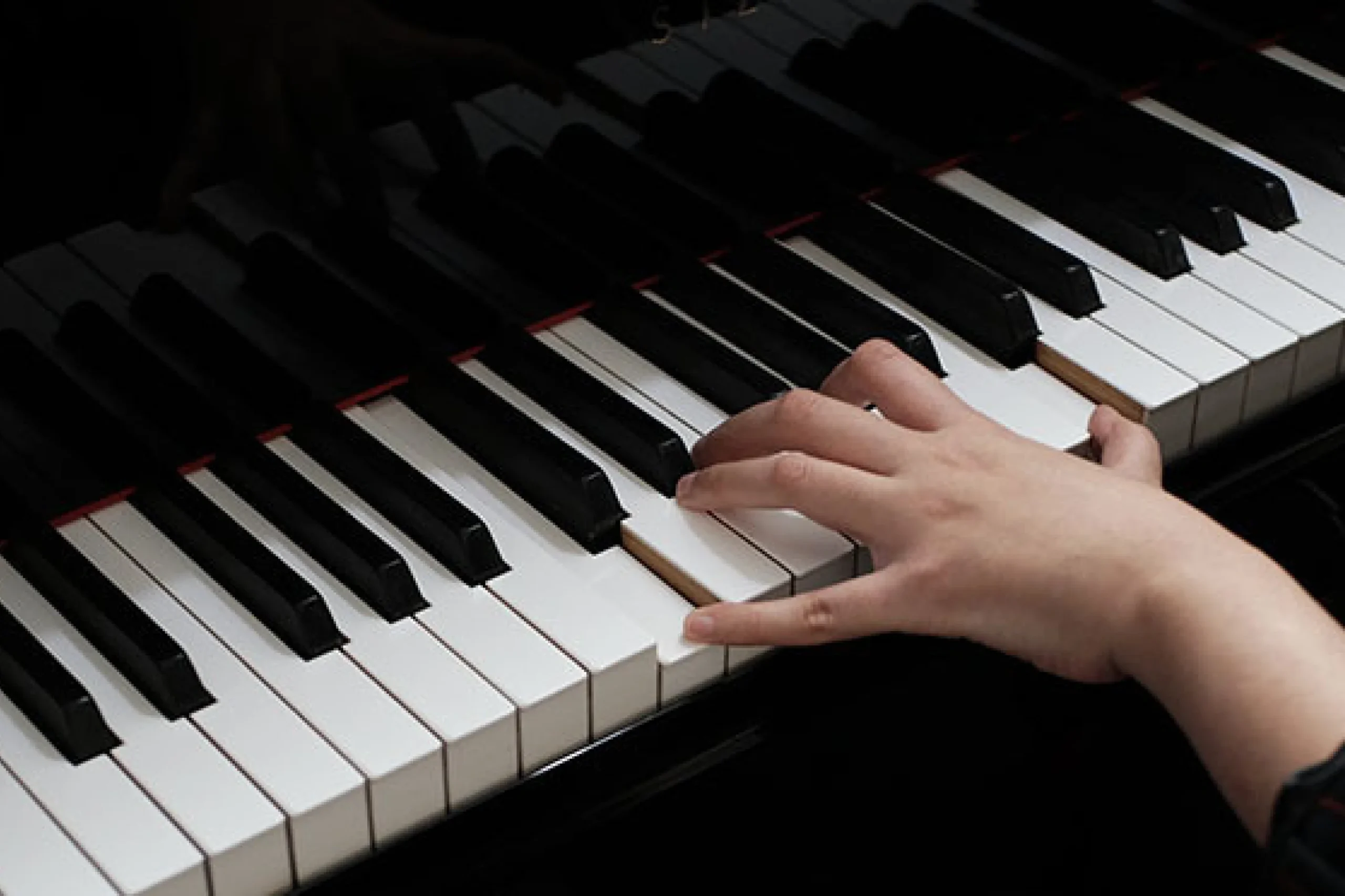 Beginner-Piano-Lessons-for-Adults-scaled