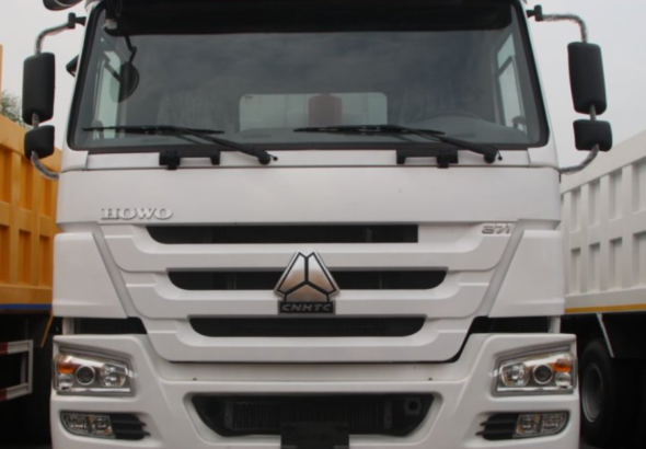 自卸车白色正sinotruk (1)